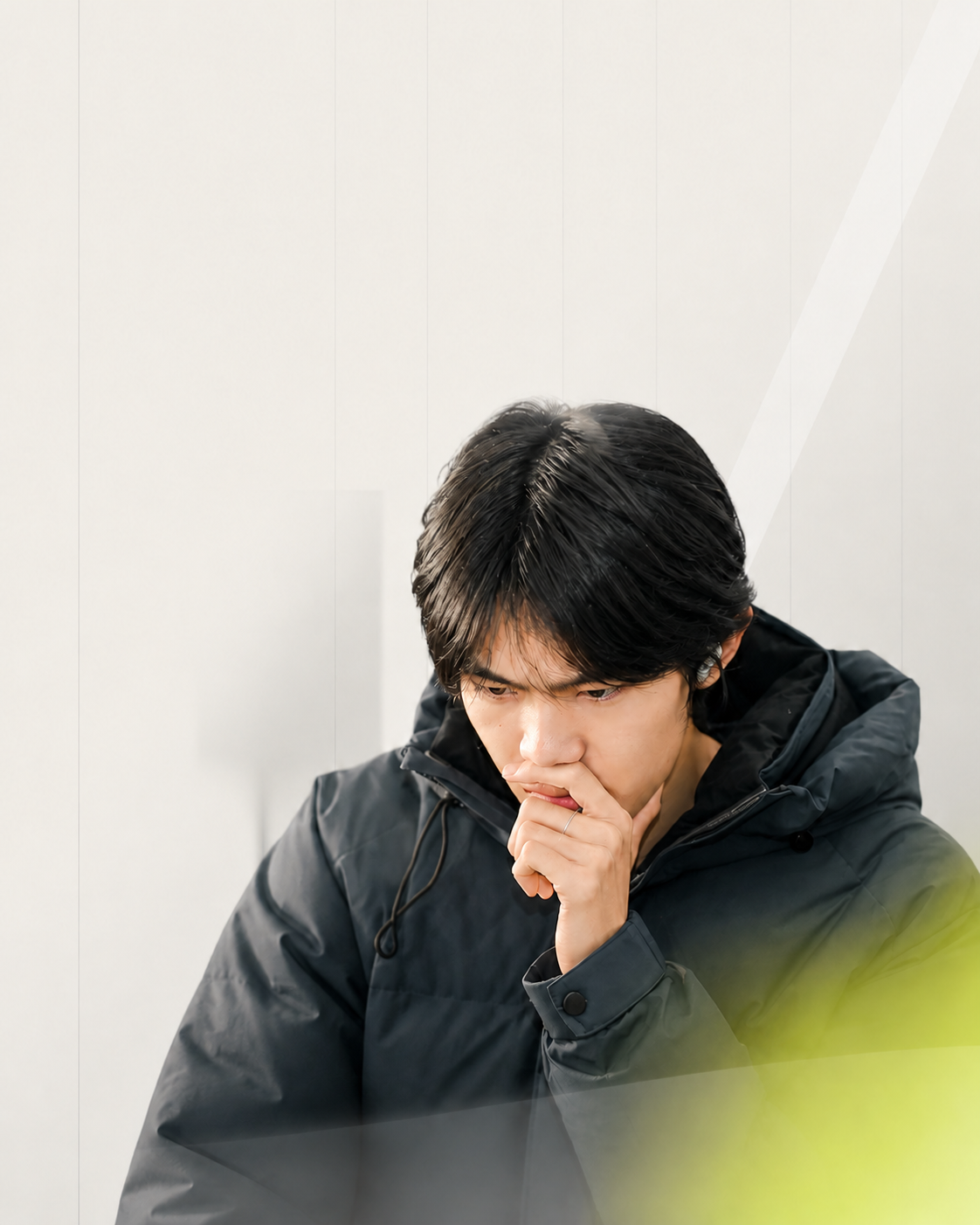 ZhangYvJing working in a light editorial engineering composition